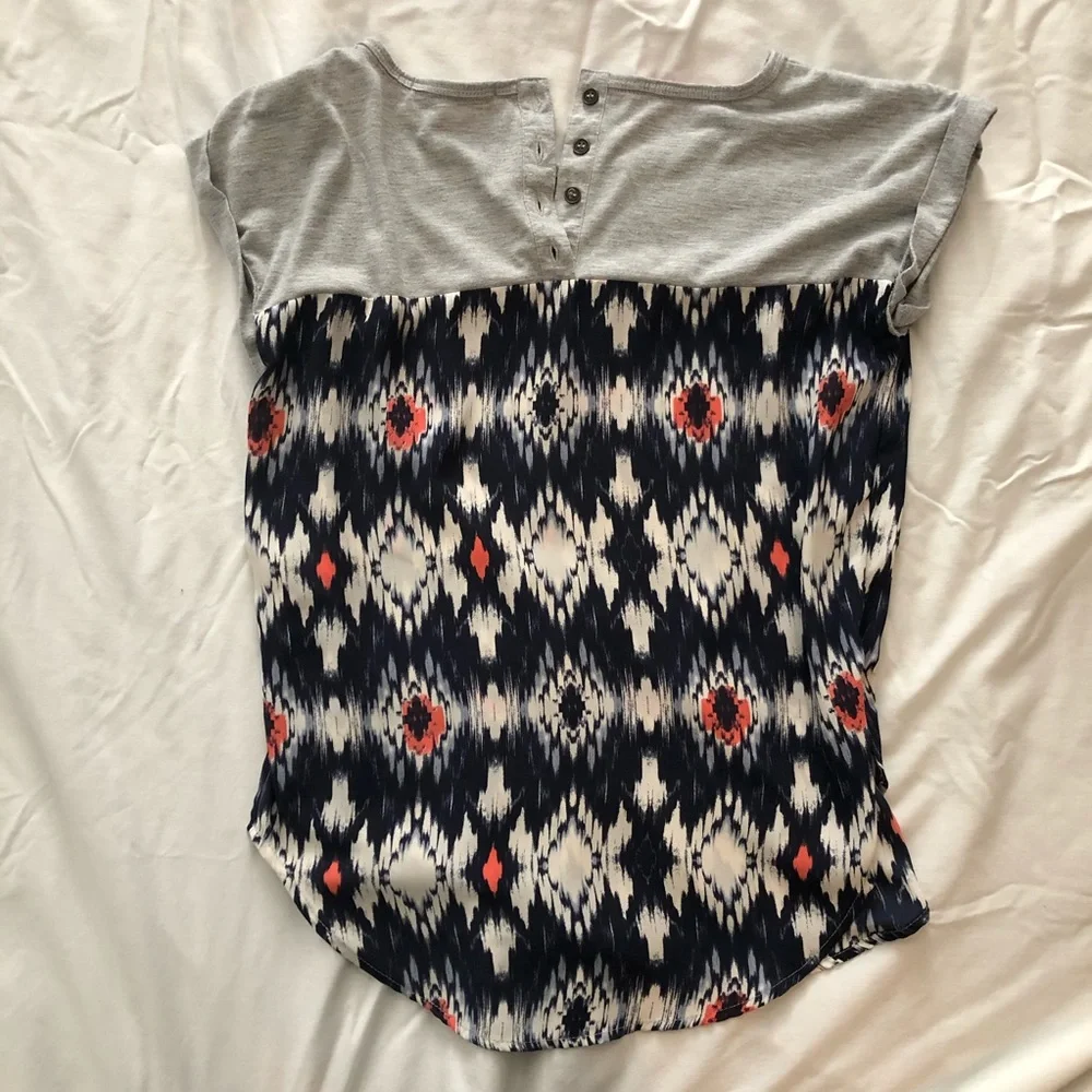 Button-Back Top - Picture 3 of 6